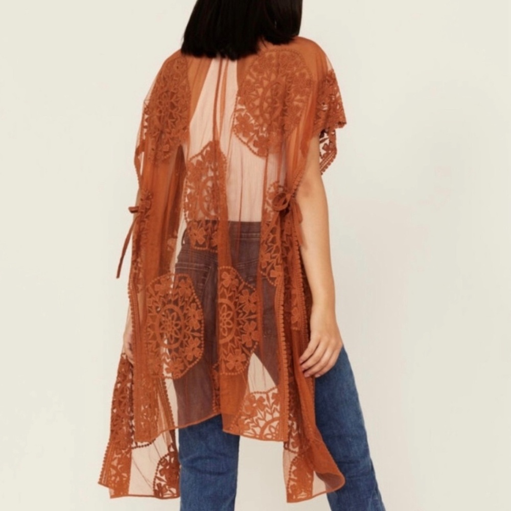 Shyanne orange laced sleeveless Kimono